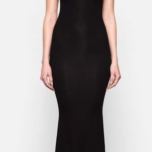 Skims soft lounge long slip dress in black size Medium